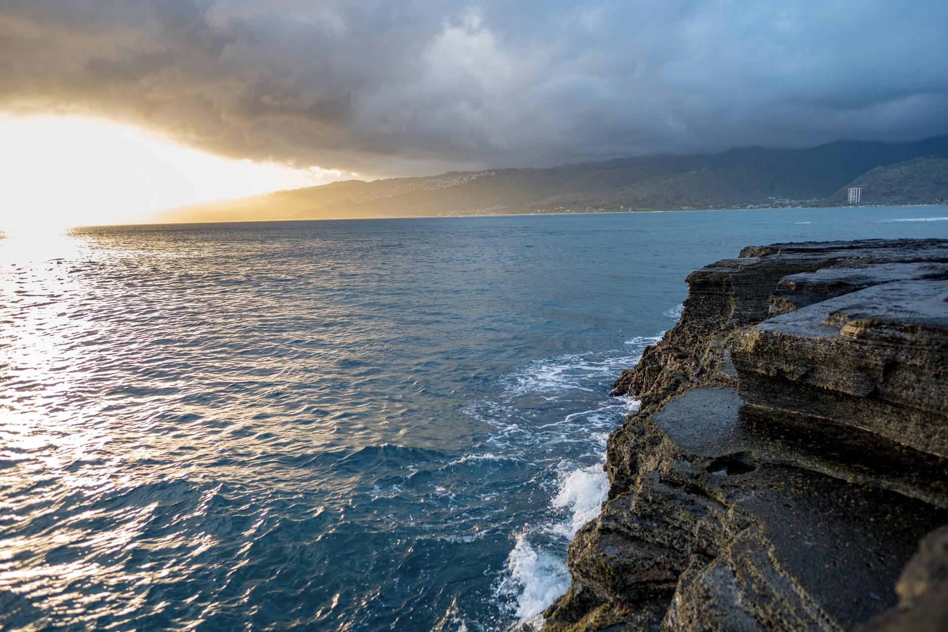 A Lost Location In Honolulu - China Walls